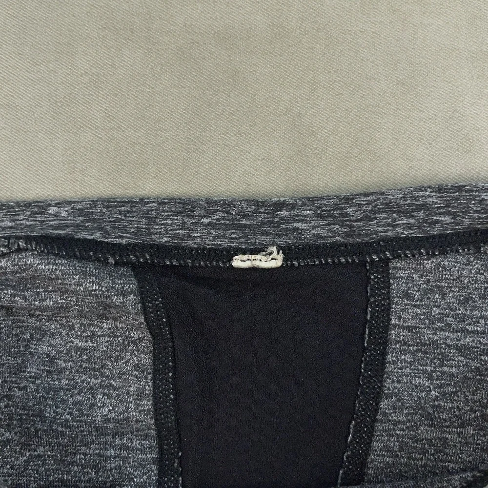 Lululemon Gray Black Full Tilt Long Sleeve Pullover Ruffle Trim T-shirt Sz 6